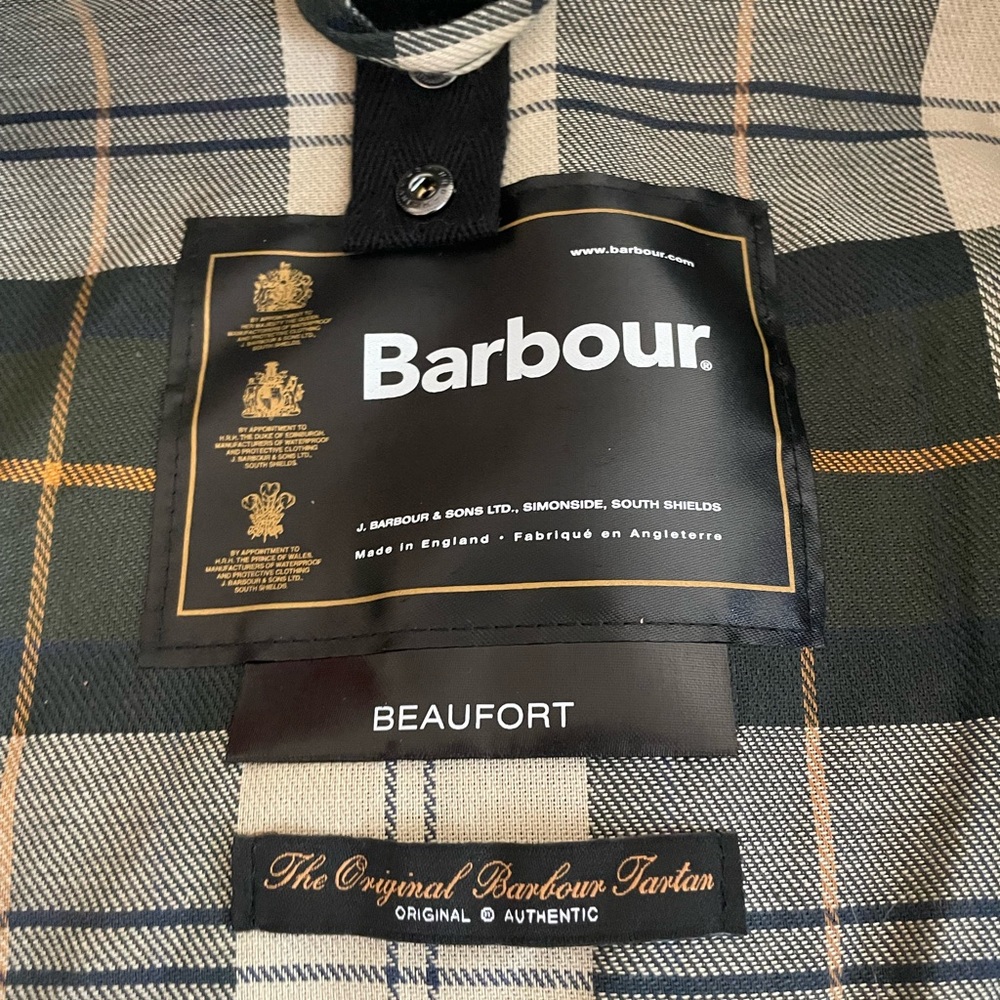 Never worn new pristine Barbour Men’s Beaufort oil jacket Size C42